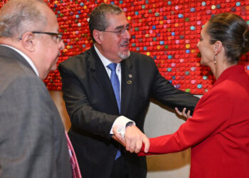 Sheinbaum charló con Arévalo sobre llevar el Tren Maya y polos industriales a Guatemala
