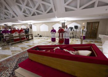 Sheinbaum no acudirá a funeral del papa Francisco; Rosa Icela Rodríguez viajará en su representación