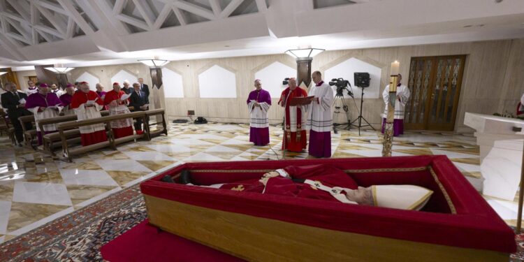 Sheinbaum no acudirá a funeral del papa Francisco; Rosa Icela Rodríguez viajará en su representación