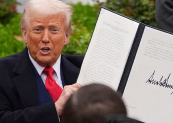 Donald Trump firma orden ejecutiva con “aranceles recíprocos”,  excluye a México de la lista