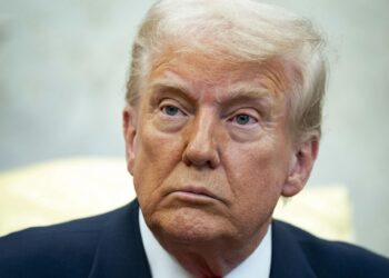 Trump analiza posible aplicación de aranceles a semiconductores