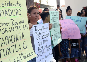 Venezolanos varados en Chiapas piden vuelos humanitarios para volver a su país