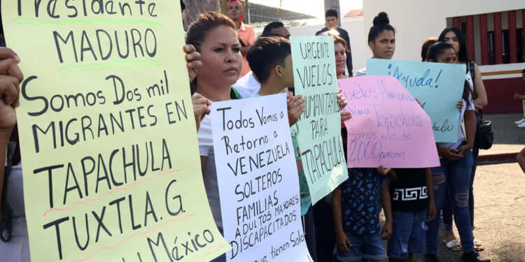 Venezolanos varados en Chiapas piden vuelos humanitarios para volver a su país