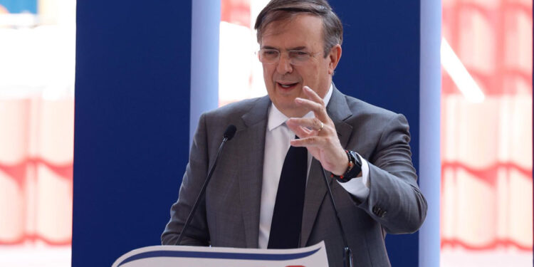 “México hoy está en una situación mejor que algunos de sus competidores”, dice Ebrard