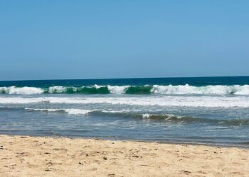 ¡Atención bañistas! Playas de Mazatlán presentan oleaje elevado durante fin de semana
