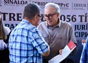 Con entrega de títulos de propiedad del gobierno de Rubén Rocha, más de 19 mil familias al fin tienen certeza jurídica patrimonial