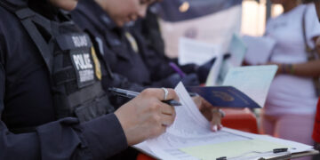 Los arrestos de migrantes en la frontera sur de EE.UU. repuntan 16.7% mensual en abril