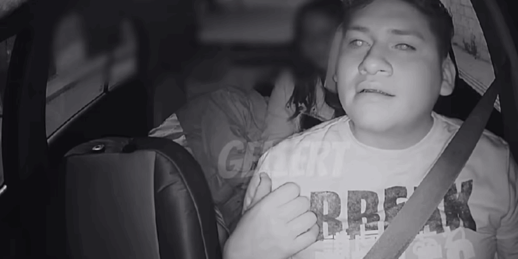 Joven abandona a su amiga ebria en auto de aplicación y causa indignación en redes: “Ay no, ya no es mi problema”