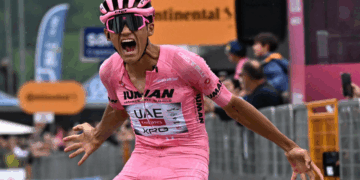 Sheinbaum envía “Buena vibra” y “porras” al ciclista Isaac del Toro