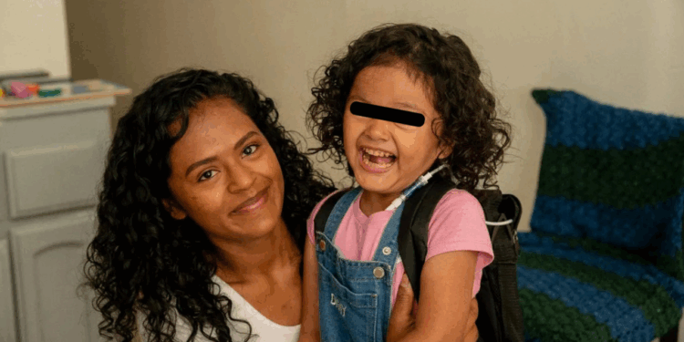 Buscan apoyo para detener expulsión de niña mexicana que recibe tratamiento vital en EE.UU.