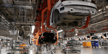 La producción de autos se desplomó 9.07% interanual en abril