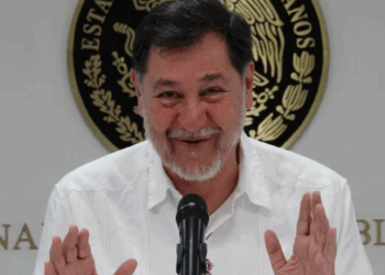 Fernández Noroña niega que prohibición de viajes en primera clase en Morena sea dirigida a él: “No me queda el saco”