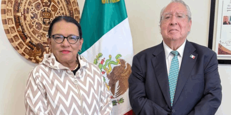 Rosa Icela Rodríguez acude al Vaticano para la misa de comienzo del pontificado de León XIV