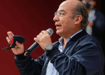 “Asesino y corrupto”: protestan contra Felipe Calderón en España mientras él participa en foro de ultraderecha