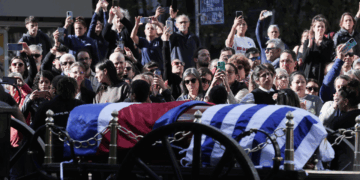 Uruguay despide a José Mujica con cortejo fúnebre multitudinario y velorio público