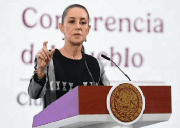 Claudia Sheinbaum defiende su sistema de salud y acusa a televisoras de estar molestos por perder contratos millonarios