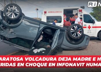 Aparatosa volcadura deja madre e hija heridas en choque en Infonavit Humaya