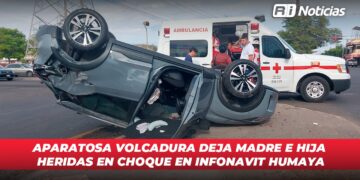 Aparatosa volcadura deja madre e hija heridas en choque en Infonavit Humaya