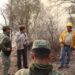 El General Porfirio Fuentes junto a sus equipos acude personalmente a reforzar las brigadas contra el incendio forestal en El Palmito: SEBIDES