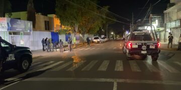Localizan hombre asesinado a balazos frente a la Facultad de Economía de la UAS, en Culiacán