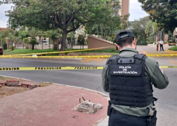 Arrojan a hombre sin vida afuera de hotel en la zona de Tres Ríos, en Culiacán