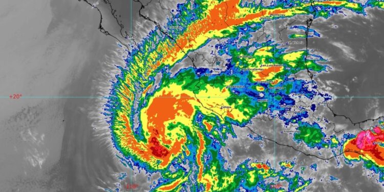 “Alvin” provocará este viernes lluvias y oleaje en el occidente de México
