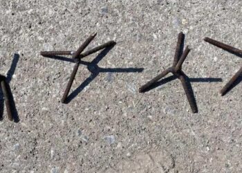 Ponchallantas en la Colosio, al sur de Mazatlán, fue por una persecución de Marinos