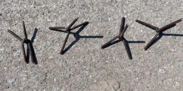 Ponchallantas en la Colosio, al sur de Mazatlán, fue por una persecución de Marinos