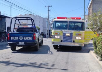 Explosión por acumulación de gas en local comercial deja dos lesionados, en Escuinapa