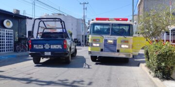 Explosión por acumulación de gas en local comercial deja dos lesionados, en Escuinapa