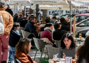 Menores tienden a imitar el patrón de consumo de alcohol de sus progenitores: esto dice un experto