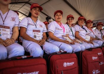 El Gobernador Rocha expresa que la Presidenta Claudia Sheinbaum “es una mujer Universal y de Estado”, al recibirla en Mazatlán