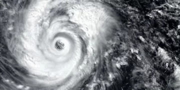 ¿Cómo se forman los huracanes y por qué son tan peligrosos?