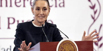 “No nos confiemos”, pide la presidenta Claudia Sheinbaum a militantes de Morena