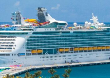 Mazatlán recibe al crucero Navigator of the Seas con más de 3 mil pasajeros a bordo