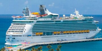 Mazatlán recibe al crucero Navigator of the Seas con más de 3 mil pasajeros a bordo