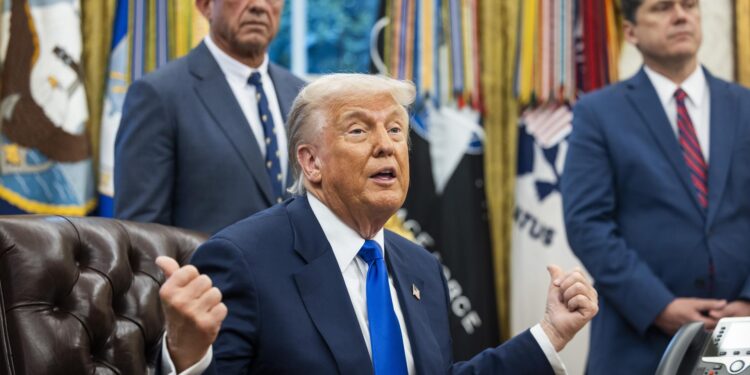 Trump dice que México y Canadá no respetan el T-MEC y que pronto se renegociará