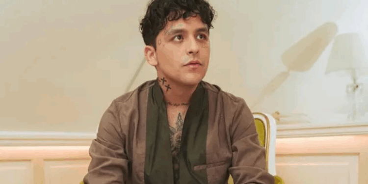 Christian Nodal lanzará su propia marca de ropa con estilo vaquero-gótico