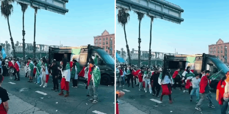 Mexicanos Bailan “Payaso de Rodeo” como acto de resistencia en protestas migratorias en EE. UU