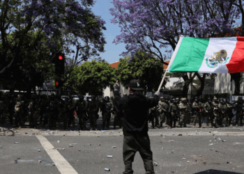 Sheinbaum condena violencia en Los Ángeles, California; pide a mexicanos no caer en provocaciones