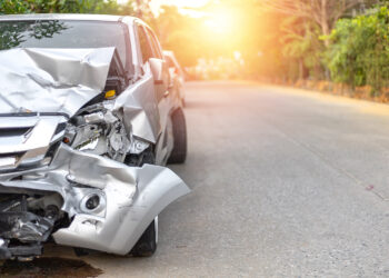 Muere joven al chocar contra muro de concreto en Culiacán