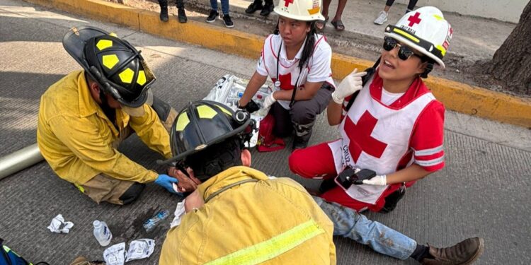 Camión urbano atropella a adulto mayor en la colonia Juárez