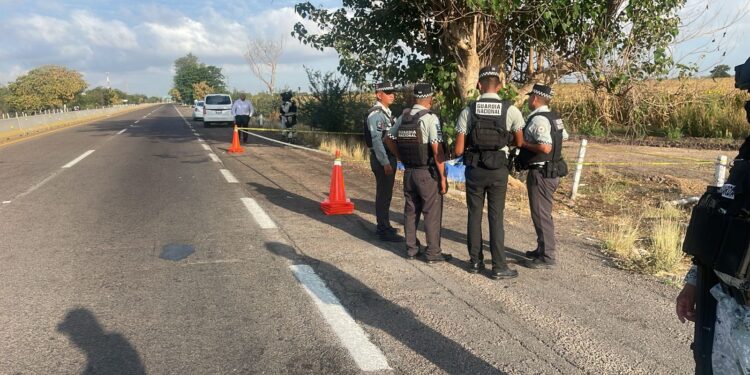 Amanecer sangriento en Sinaloa; se han localizado a nueve hombres ejecutados de los cuales cinco tenían mensaje en cartulina