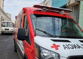 Padre e hijo se accidentan al volcar en la México 15 en la zona rural de Culiacán