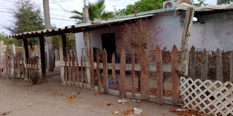 Rafaguean vivienda en El Quemadito, Costa Rica, al sur de Culiacán