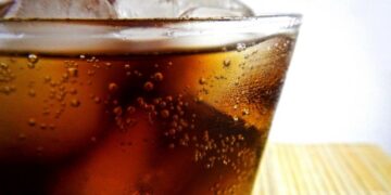 ¡Alertan a personas diabéticas! Retiran miles de latas de popular refresco sin azúcar por esta razón