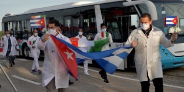 Contratación de médicos cubanos no es trabajo forzado, tendría que demostrarse: Sheinbaum