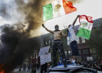 Sheinbaum admite que uso de bandera de México en protestas de EE.UU. puede ser una “provocación”