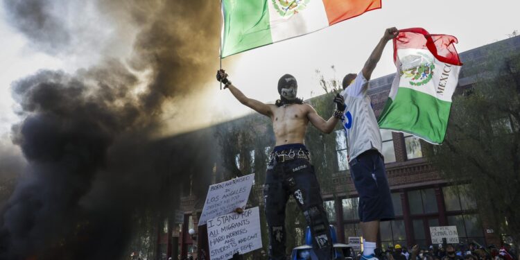 Sheinbaum admite que uso de bandera de México en protestas de EE.UU. puede ser una “provocación”
