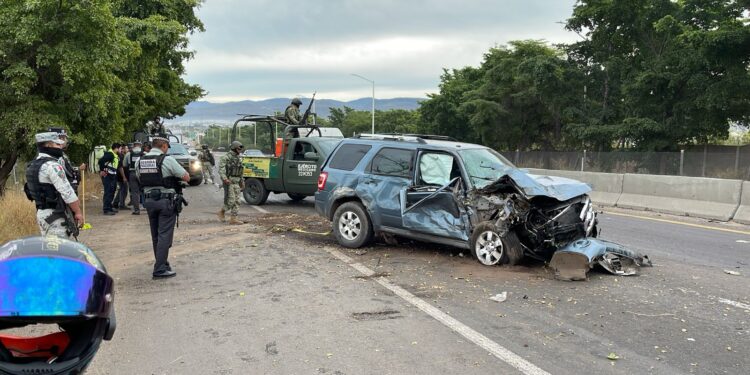 Se queda dormido al volante y choca contra un árbol en La Costerita; hay dos lesionados leves